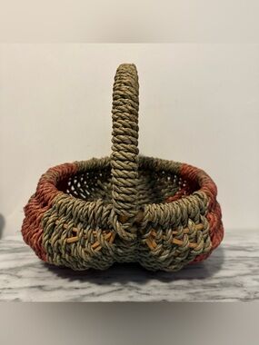 Handwoven Seagrass Basket with Handle - teal/ red Accent buttocks design 10”D